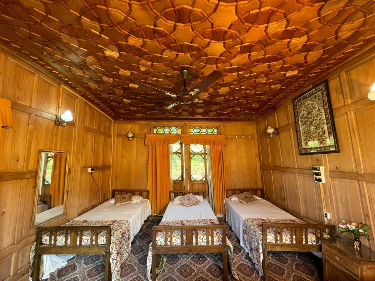 The Shelter Group Of Houseboats & Tour Organiser Srīnagar Exterior foto
